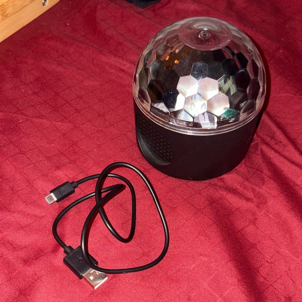 Disco Ball Light with speaker EUC